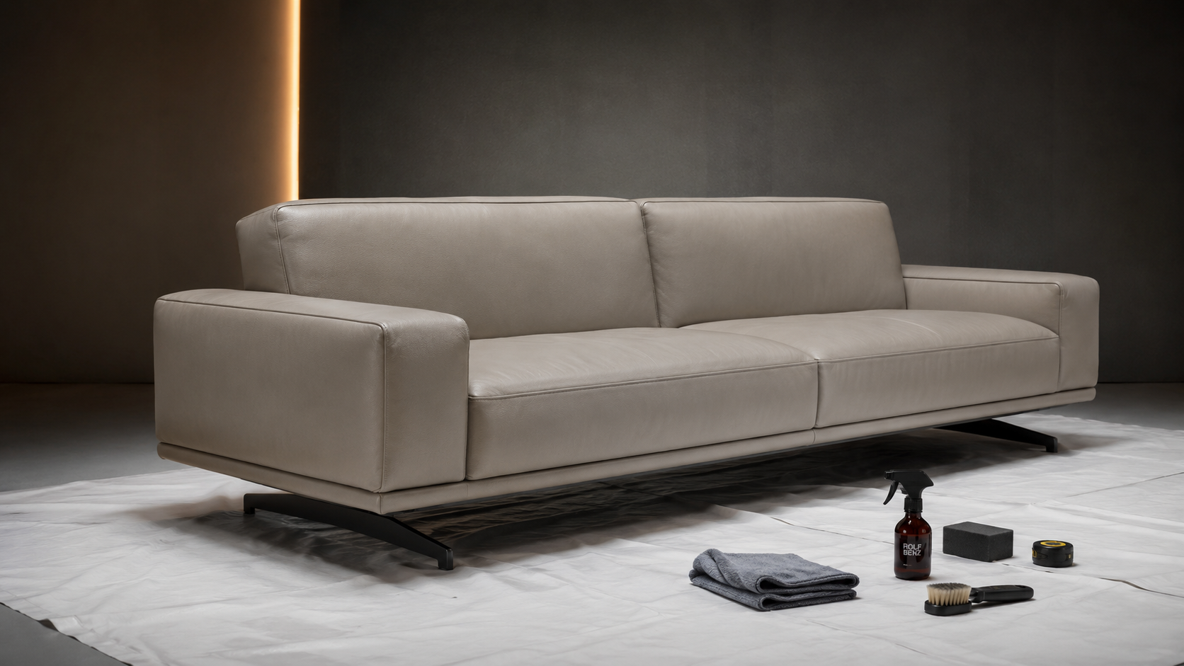 Dasselbe Sofa nach der Restauration.